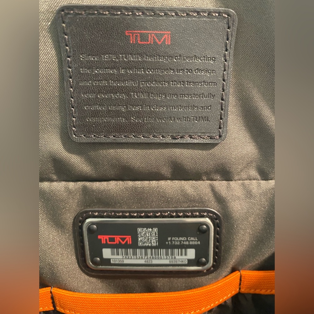 TUMI Black Unisex Zip Tolietry/ Make-up Travel Bag w/ Hanging Hook - Picture 4 of 6